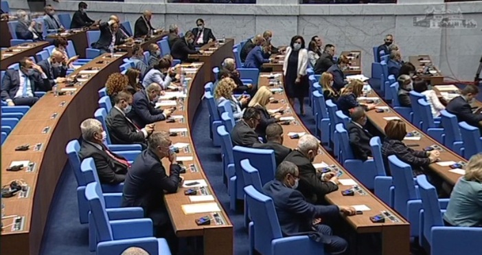 кадър: Народно събрание След близо 3 часа дебат парламентът отхвърли ветото