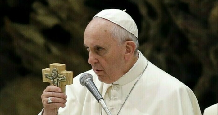 Папа Франциск е известен с това че много пъти е