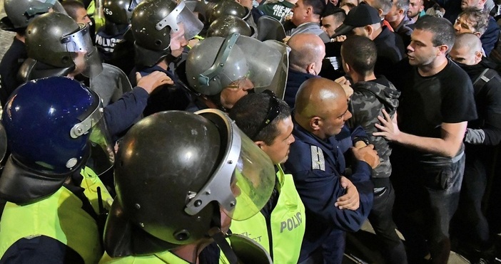 БулфотоВсеки момент полицаите може да излязат на протест Те искат заплати