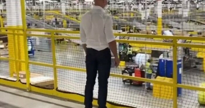 фото Инстаграм БезосТой е най богатият човек на света но тези