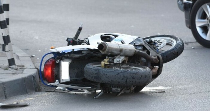 снимка Петел 46 годишна водачка на мотоциклет «Хонда» поради движение с несъобразена