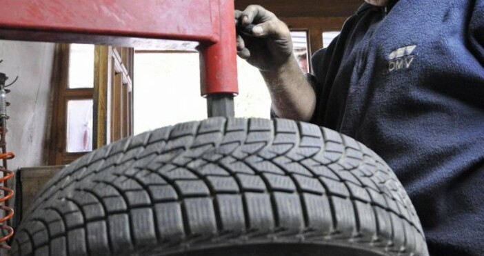 снимка БулфотоВреме е за подмяна на автомобилните гуми със зимни