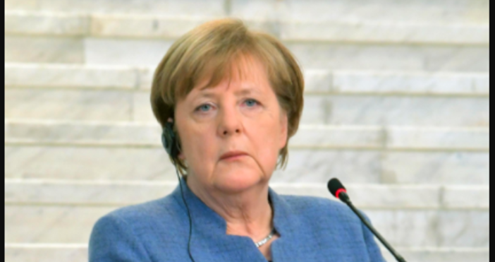 снимка БулфотоГерманският канцлер Ангела Меркел отново го удари на молба