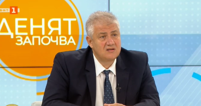 Кадър БНТДиректорът на Пирогов проф Асен Балтов коментира в ефира