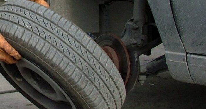 снимка: БулфотоВ сезона на смяна на гуми мнозина изхвърлят стария