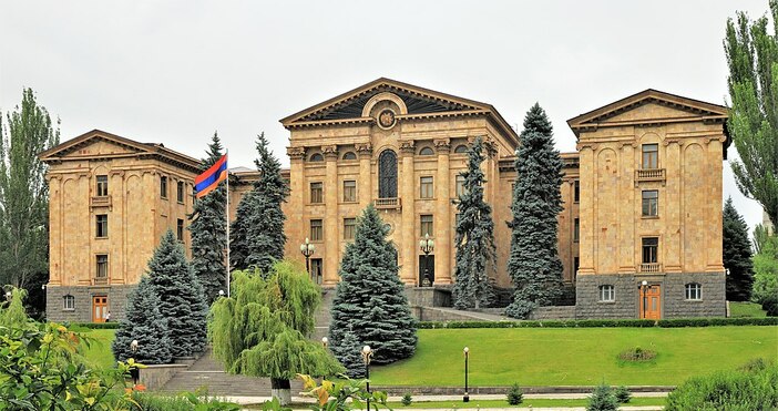 снимка:  Marcin Konsek, Уикипедия Напрежение на демонстрациите в Армения. Видео показва