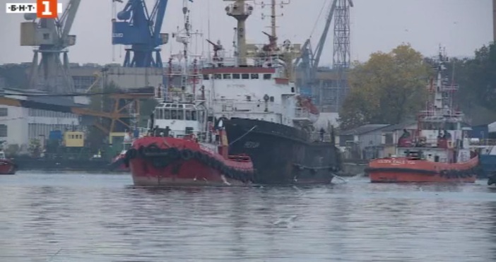 Кадър БНТСпасителният кораб Перун тръгна на последното си плаване