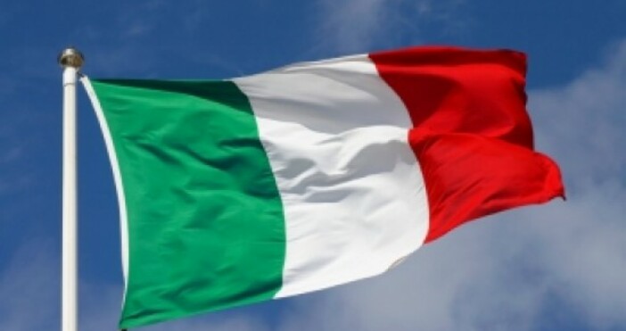 Снимка flagove comНеобичайна за света практика налагат в Италия за празниците