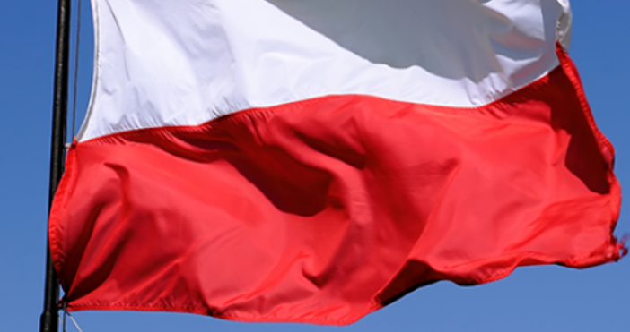 Снимка znamena flagove com Моля не планирайте пътувания каза полският премиер Матеуш Моравецки