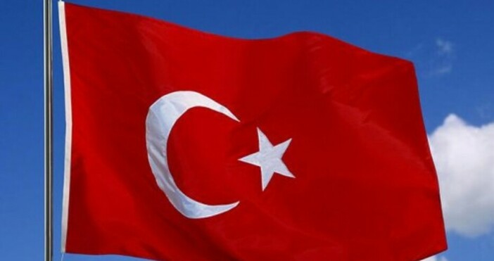 Снимка znamena flagove comНови мерки в Турция Страната наложи частичен комендантски режим