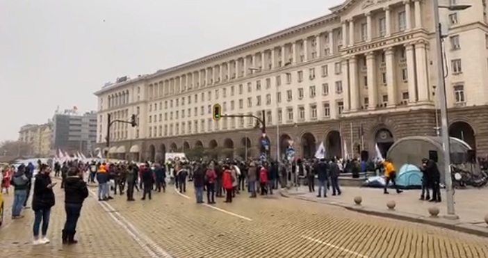 кадри: ДневникВ центъра на София отново има масов протест, това
