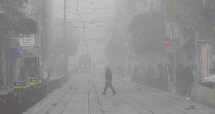 Снимка: БулфотоОтново мръсен въздух е регистриран днес в три български града.И