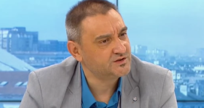 Кадър: БНТДоц. Андрей Чорбанов обяви в ефира новина за българската ваксина