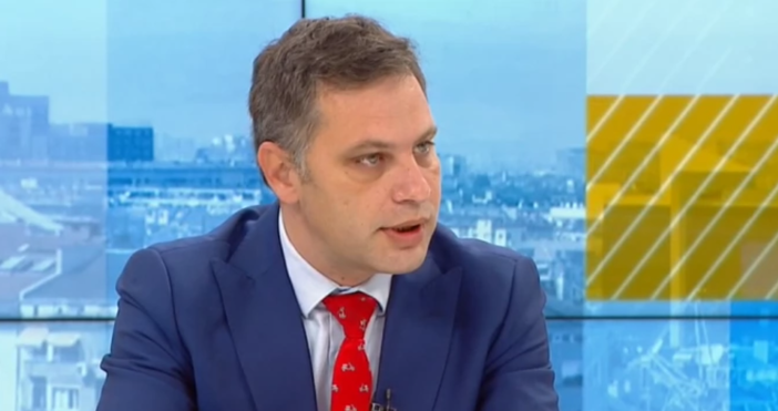 Кадър: БНТДепутатът от ВМРО/ОП Александър Сиди коментира в ефира бюджета
