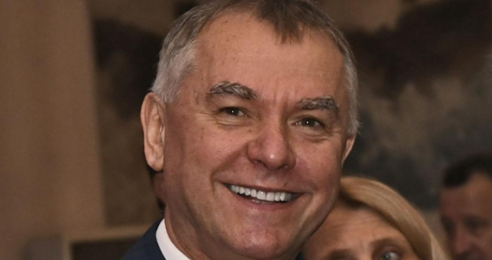 сниимка БулфотоТриото Пеевски Борисов Гешев управляват държавата и превземат бизнеси Това