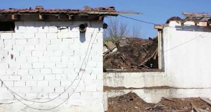 кадър Нова твПожар в добричкото село Малка Смилница изпепели дома