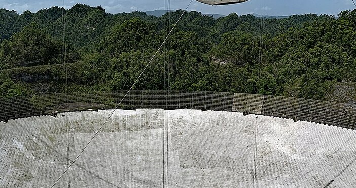 фото: , УикипедияОгромният прочут радиотелескоп в Пуерто Рико се срина след