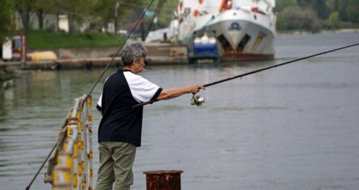 Снимка Булфото архивОграничения за риболовците обмисля правителството  Вече ще се иска