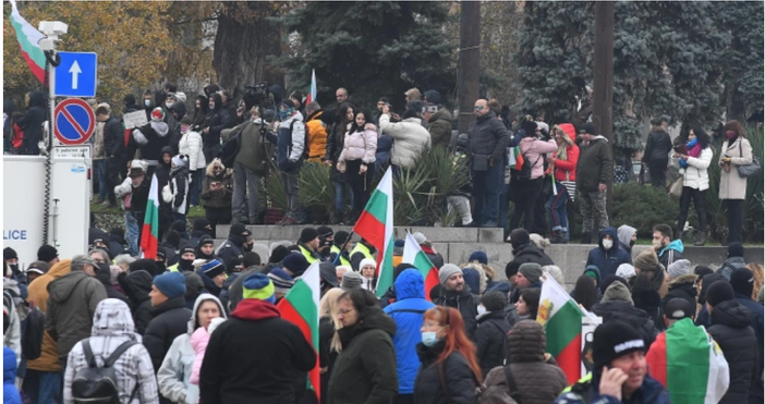 Снимка: Булфото, архивЗа 150-и ден българи излязоха на протест в София.