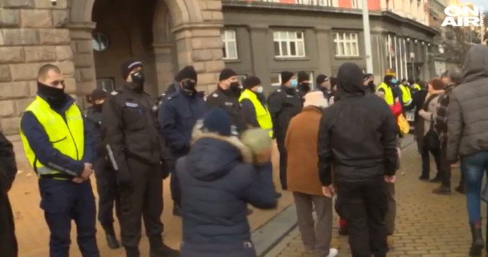 Кадър и видео: България Он ЕърБлокади на възлови булеварди в