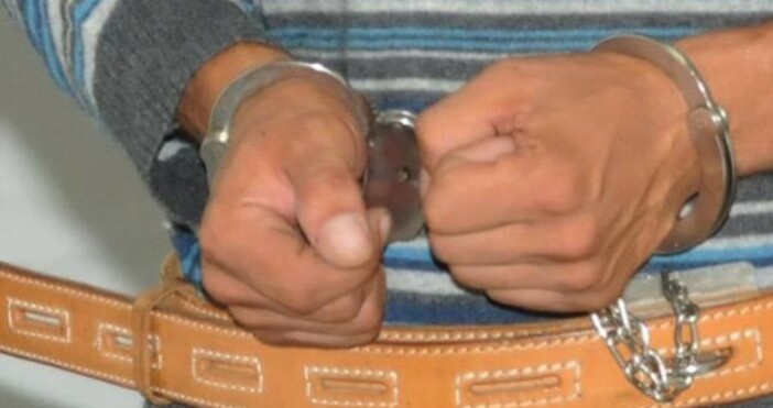 Снимка БулфотоМинистър е задържан след като е обвинен че е получил подкуп
