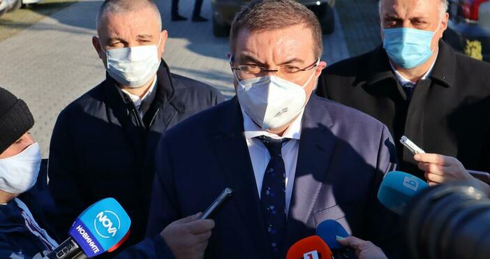 Снимка БулфотоЗдравният министър проф. Костадин Ангелов коментира решението на Румен