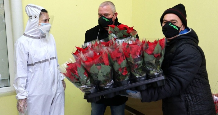 Варненецът Росен Марков направи подарък за Коледа на медиците които
