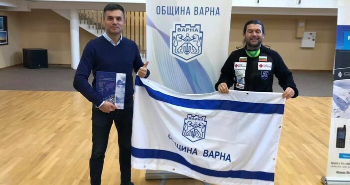 Снимка Фейсбук  Кристиан Димитров и Атанас СкатовДиректорът на общинската дирекция Спорт