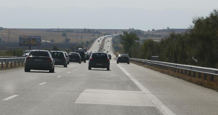 Снимка Булфото архивТир се блъсна в мантинела на автомагистрала Тракия малко
