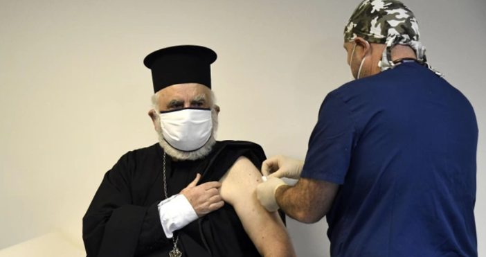 Снимка Булфото архивЕпископ Тихон си постави ваксина срещу ковид Тази