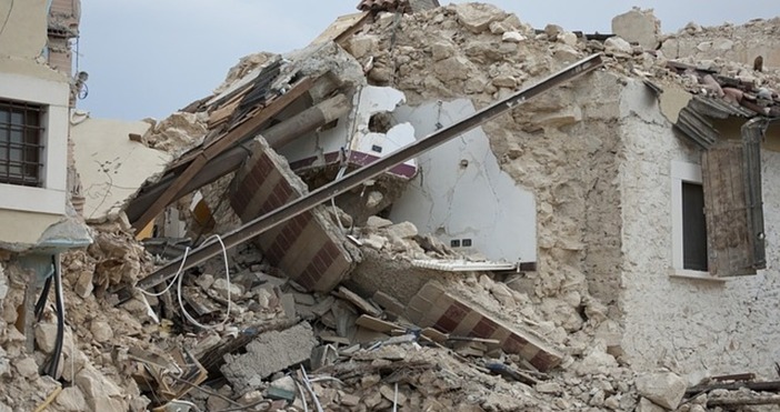 Най малко шест са жертвите на днешното земетресение с магнитуд