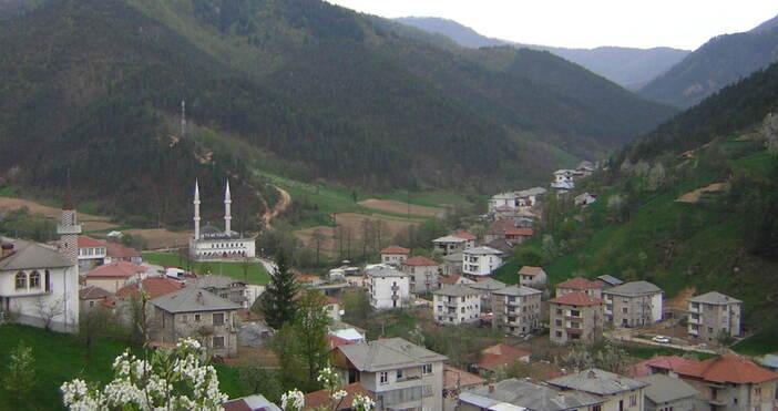 Снимка  уикипедияИнтересен стимул за хора българско село които сключват граждански
