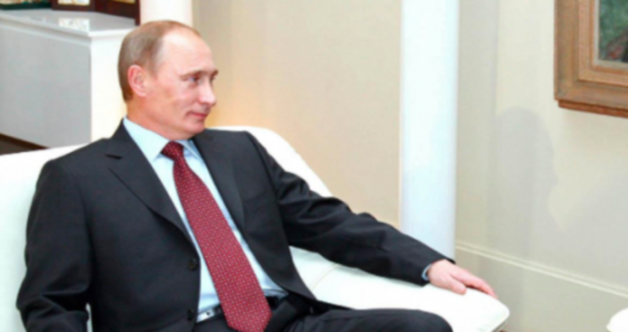 снимка БулфотоВ телефонен разговор Владимир Путин и Ангела Меркел са