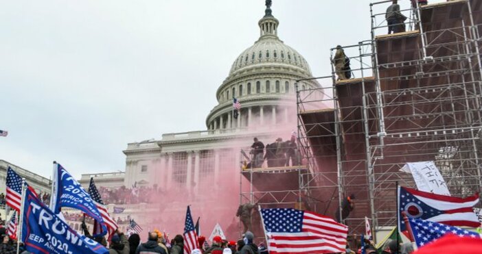 Демонстрациите са по повод недоволството на симпатизантите на действащия президент  от