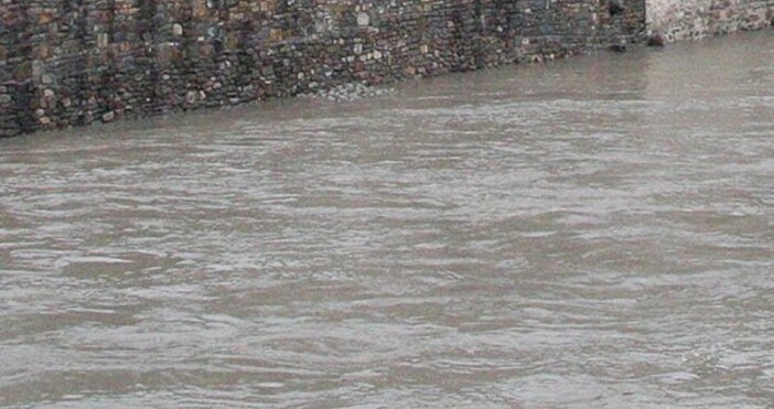 Снимка Булфото архивГоляма приливна вълна придойде на територията на Бела