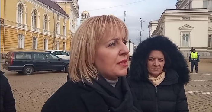 Редактор  e mail  Снимка и видео Мая Манолова фейсбукМая Манолова подкрепи Националния протест