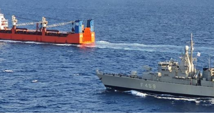 Снимка EA DailyЗа напрегната ситуация между кораб на специалните части на Гърция