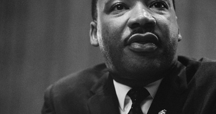 фото  pixabay comМа̀ртин Лу̀тър Кинг младши е американски духовник и общественик и един от водачите на Афроамериканското движение за