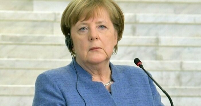 снимка БулфотоЗаради новия щам Ангела Меркел иска почти пълно затваряне