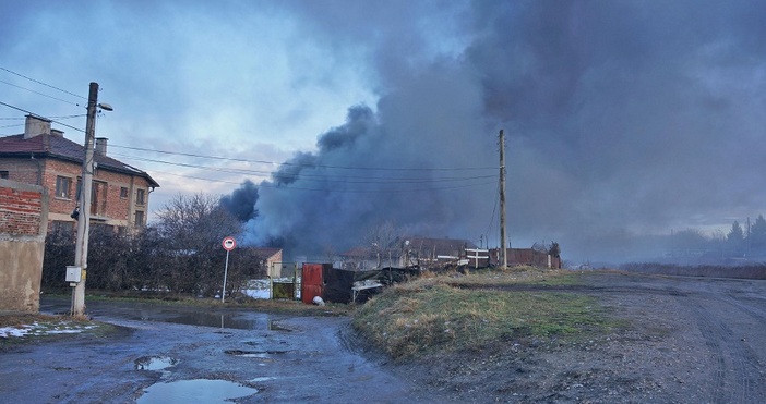 Пожар избухна в района на битпазар Малашевци Няма информация какво