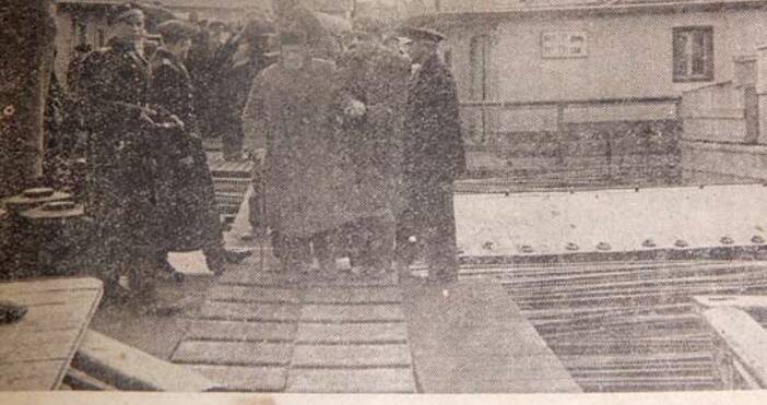 Снимка Книга Документи   евреите събрани за депортиране в тютюнев склад в