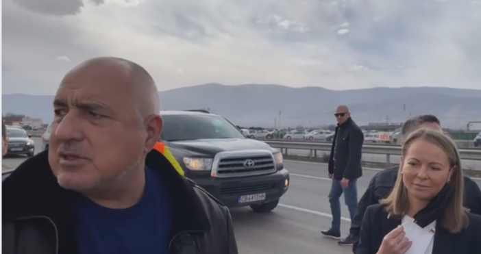 Снимка и видео Фейсбук Бойко БорисовПремиерът на България продължава да инспектира