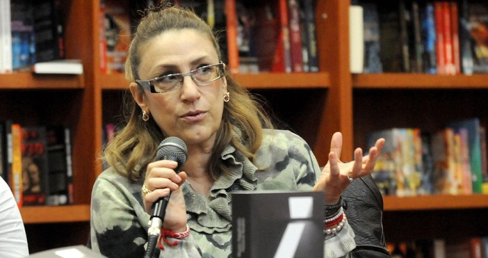 БулфотоКорнелия Нинова е завела дело срещу Татяна Буруджиева за обида Политолозите