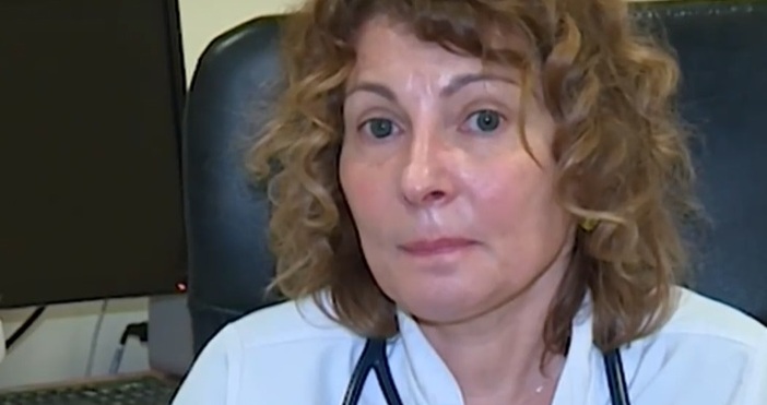 Д р Прокопова стана първият ваксиниран български лекар след здравния министър