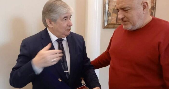 Снимка Посольство России в БолгарииПо дънки и пуловерче Така премиерът