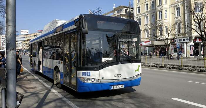 Редактор: Виолета Николаеваe-mail: Снимки Петел - въпросният автобус със скандалната случка на