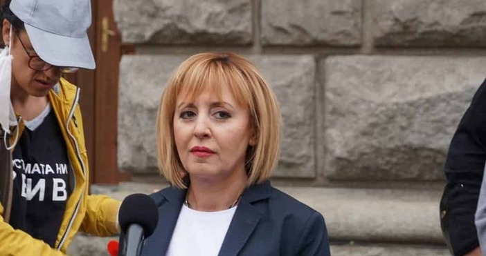 Снимка Изправи се БГВодачи на листи застават едни срещу други в