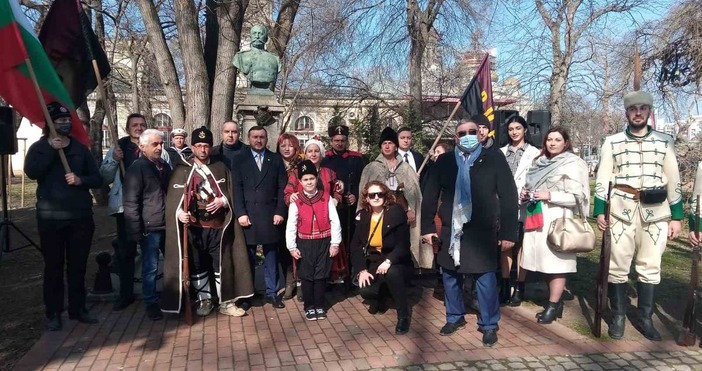 Снимки ВМРО ВарнаБългария над всичко Варненската организация на ВМРО отбеляза