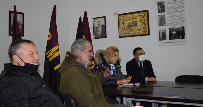 Снимки ВМРО ВарнаКандидат депутатът на ВМРО за Варна и Шумен Ернестина Шинова