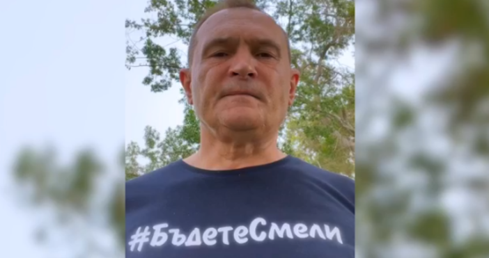 кадър Васил Божков фейсбукЖиво включване от Барселона във фейсбук с